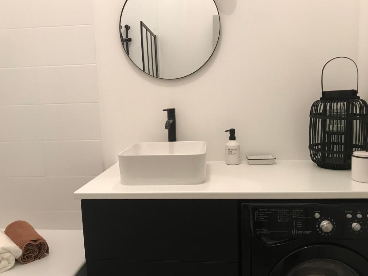 , Renove Dans Immeuble Classe. *
