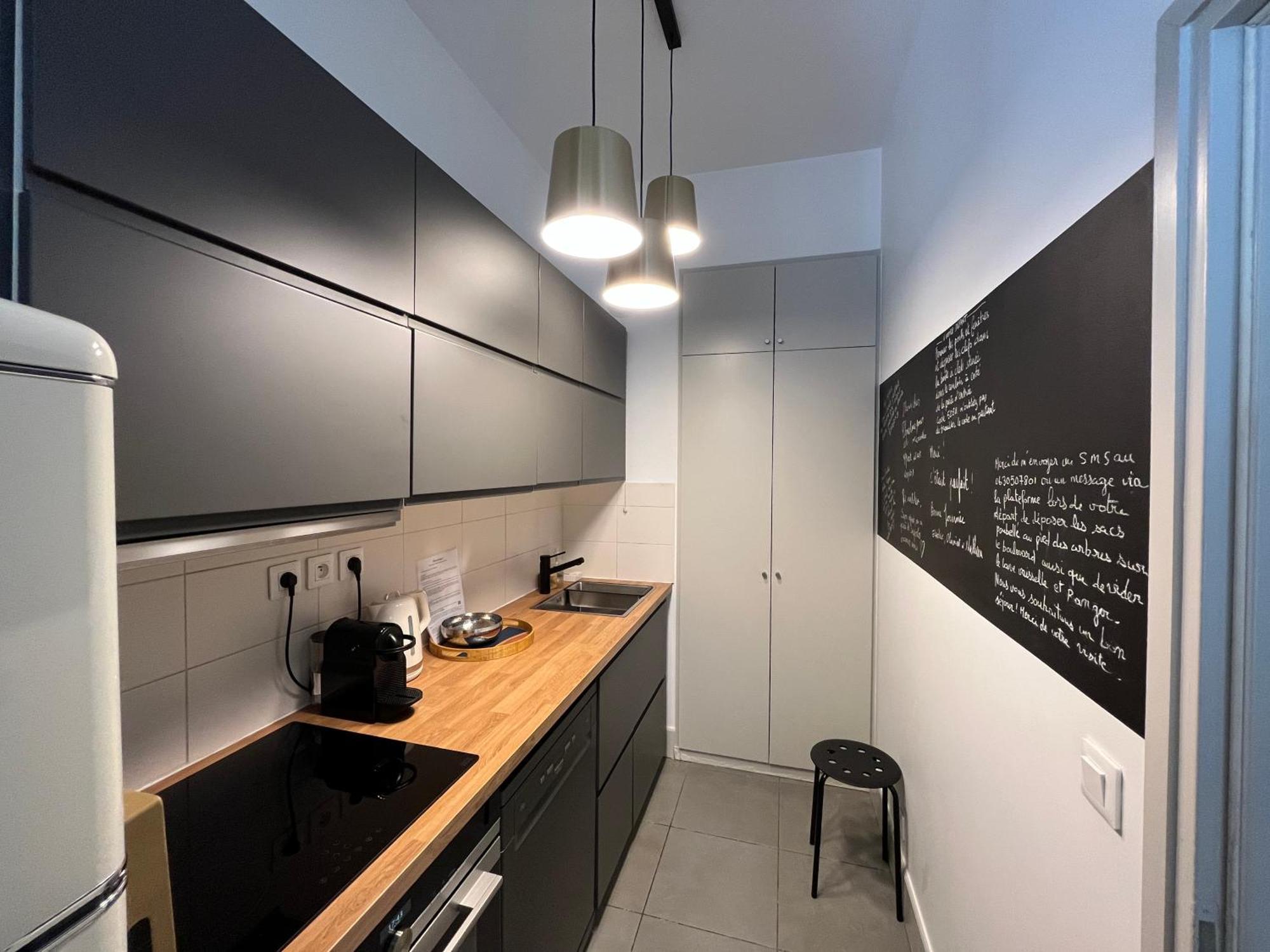 Apartment , Renove Dans Immeuble Classe. Nimes