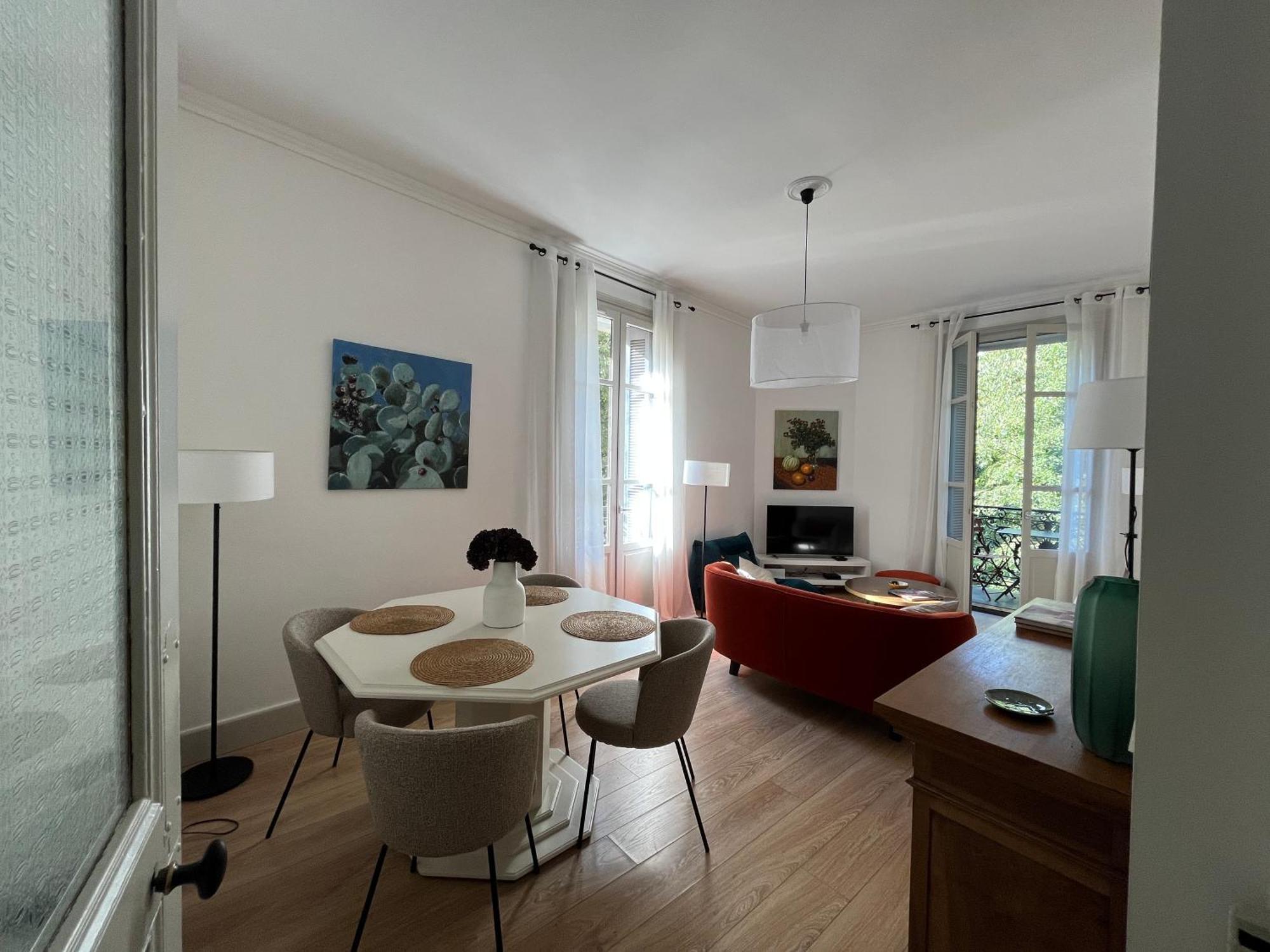 , Renove Dans Immeuble Classe. * Nimes