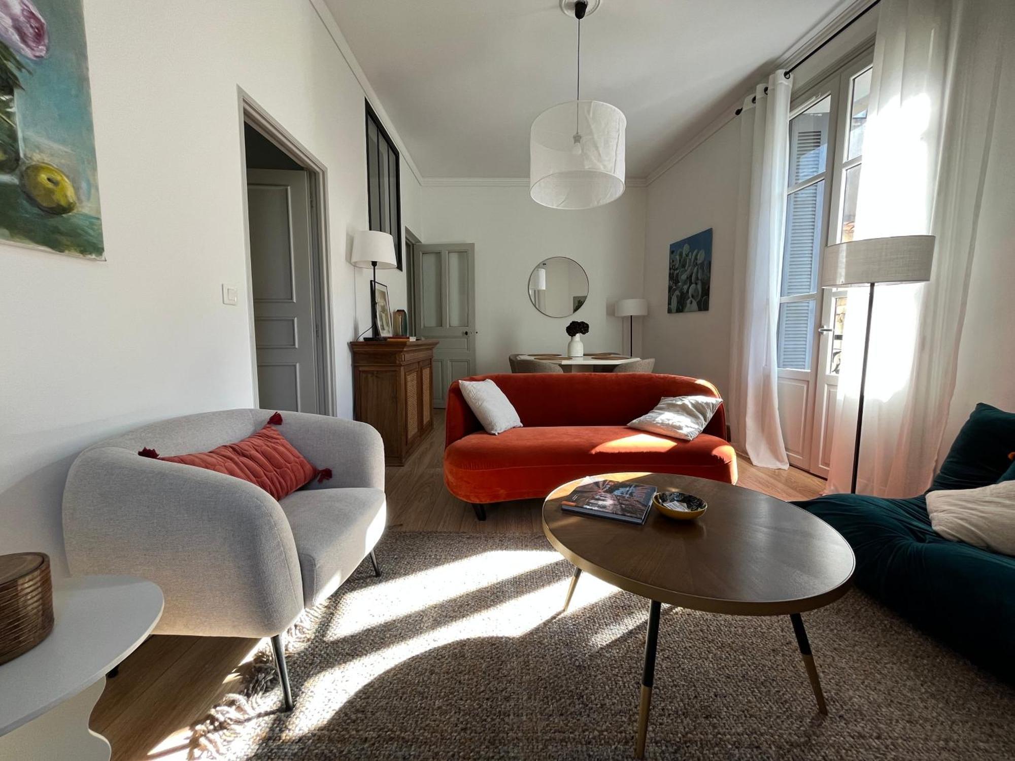 , Renove Dans Immeuble Classe. Apartment Nimes