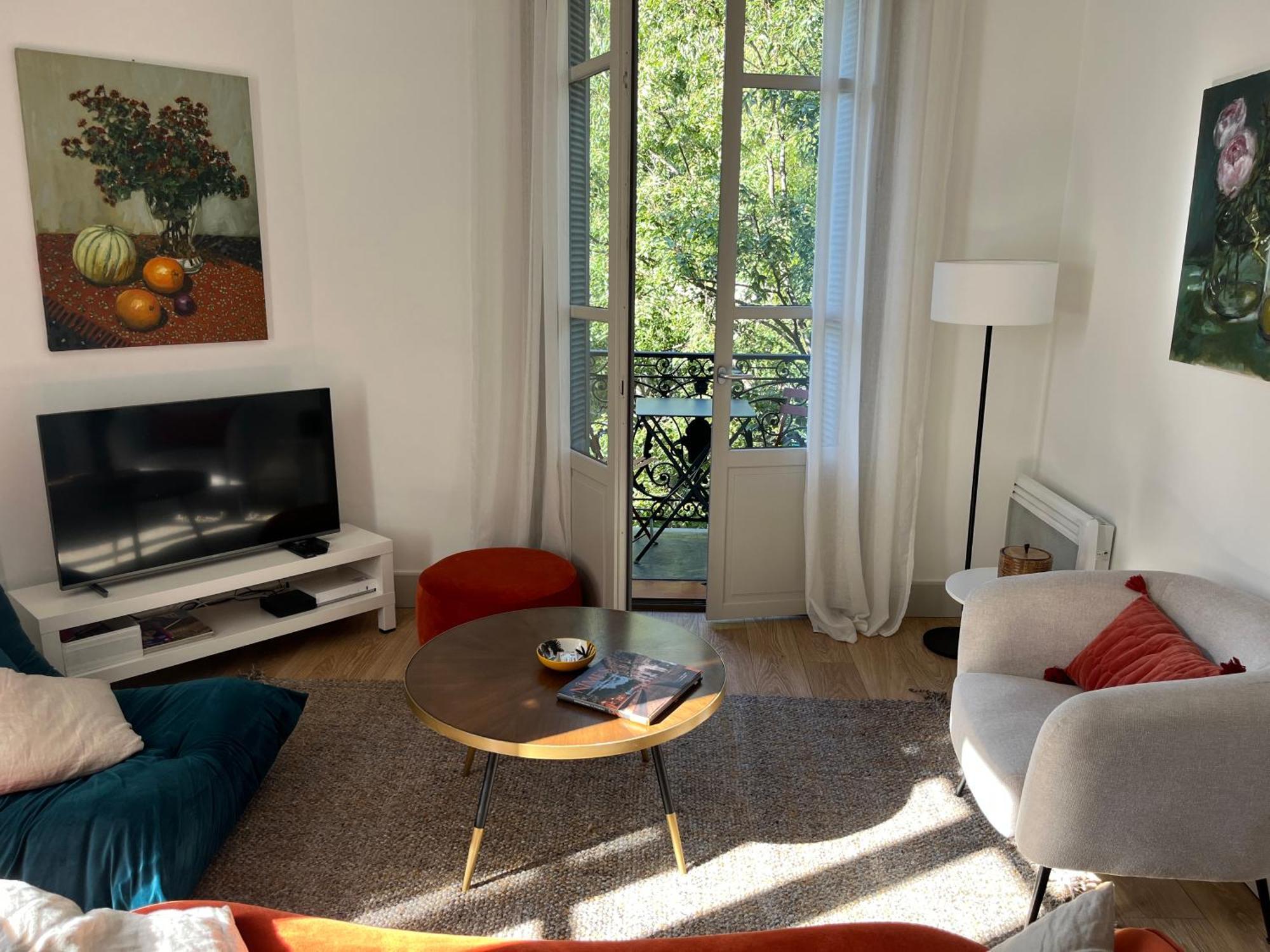 Apartment , Renove Dans Immeuble Classe.