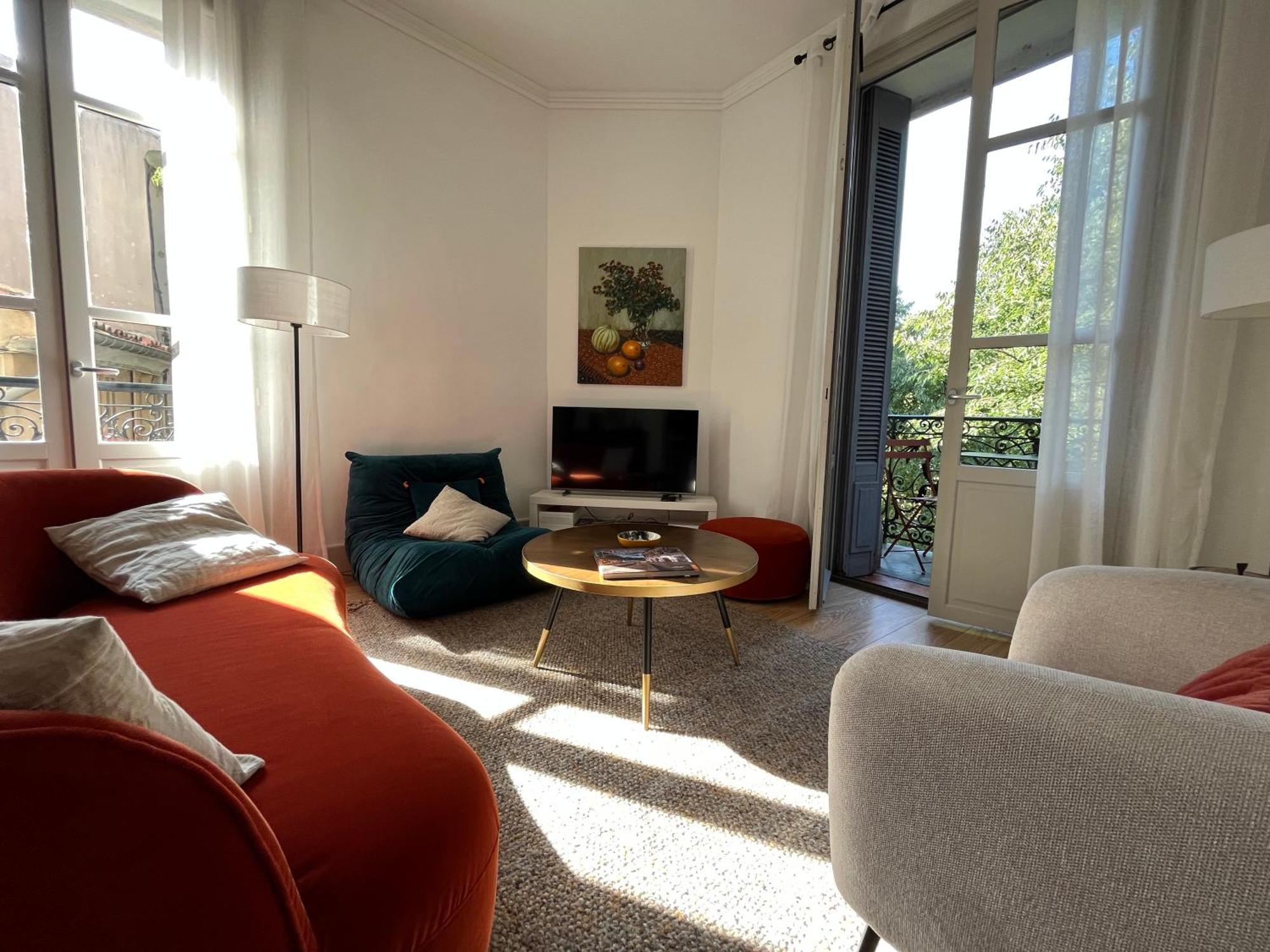 , Renove Dans Immeuble Classe. *
