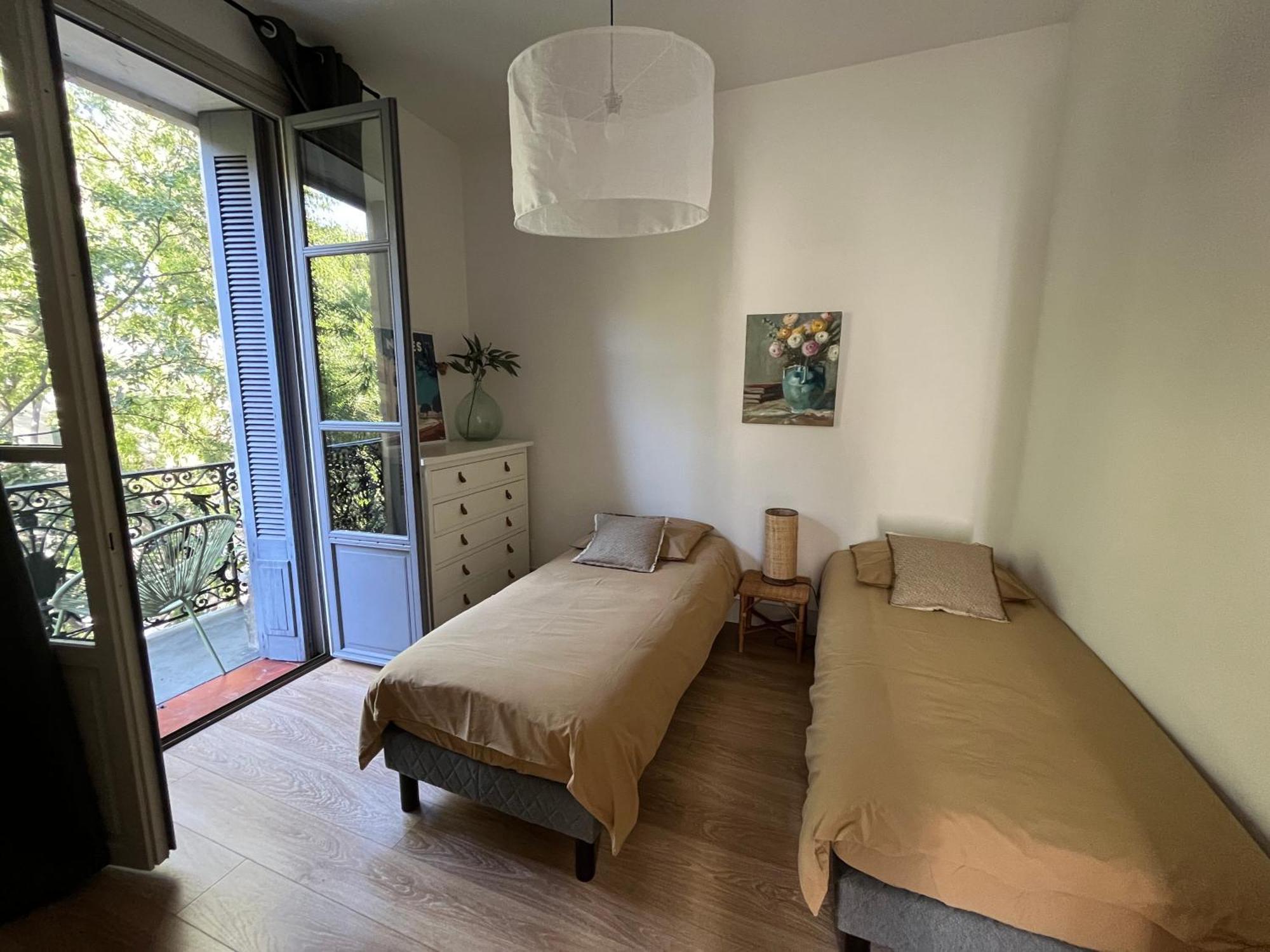 Apartment , Renove Dans Immeuble Classe. Nimes