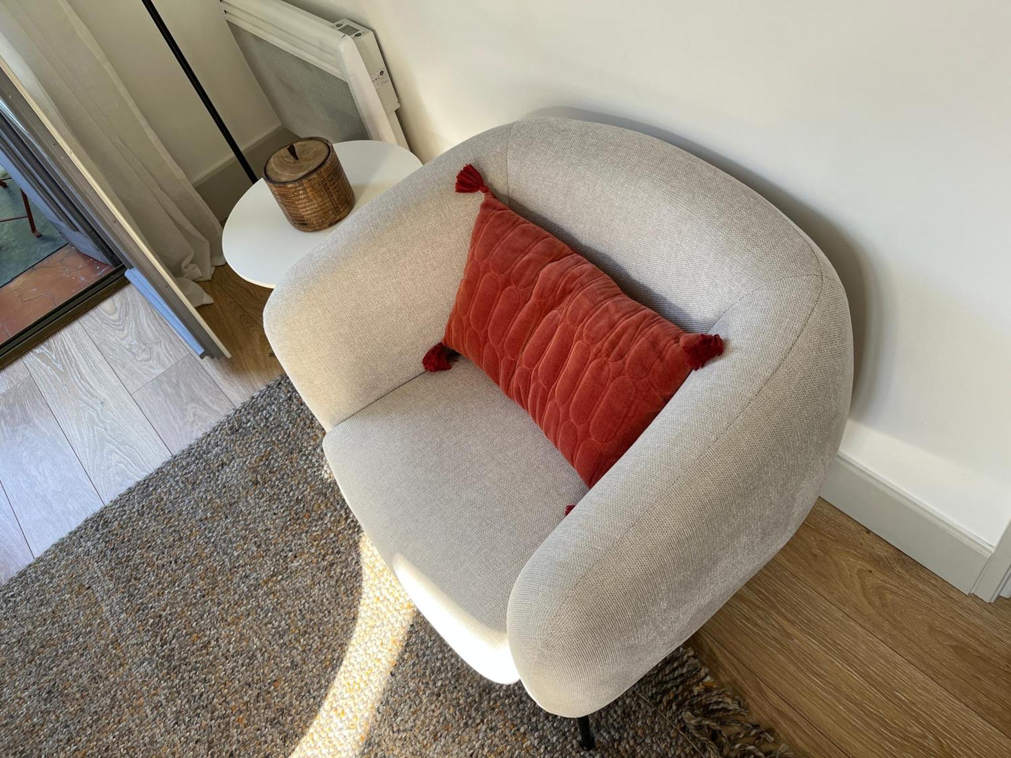 Apartment , Renove Dans Immeuble Classe. *