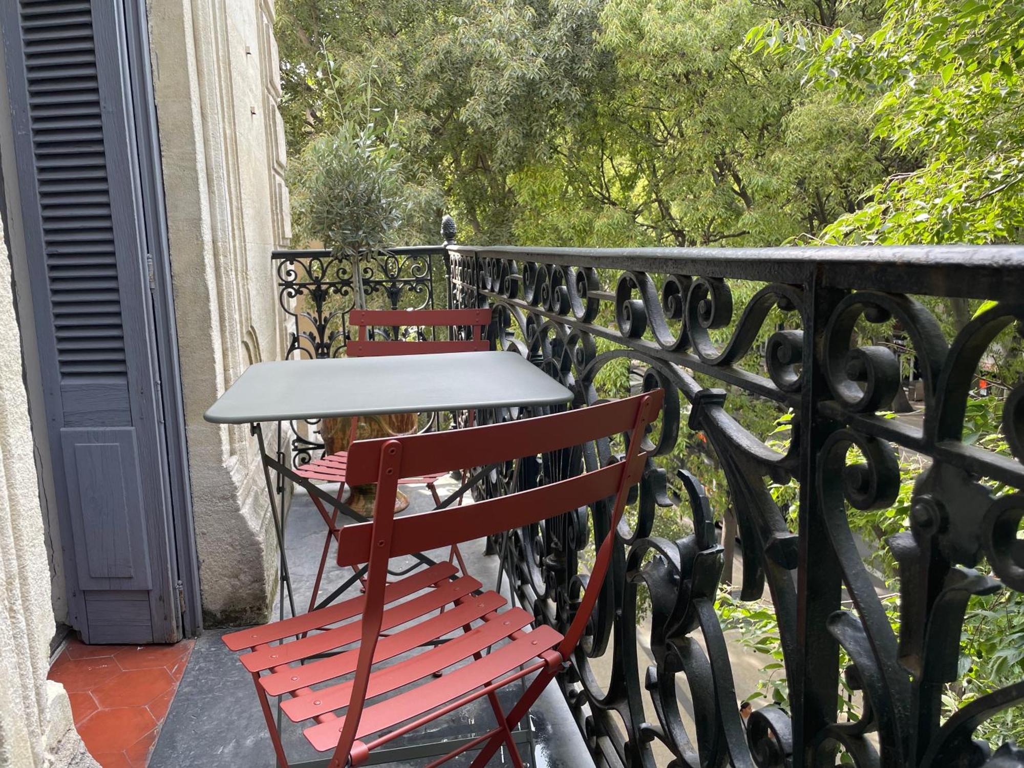 Apartment , Renove Dans Immeuble Classe. *