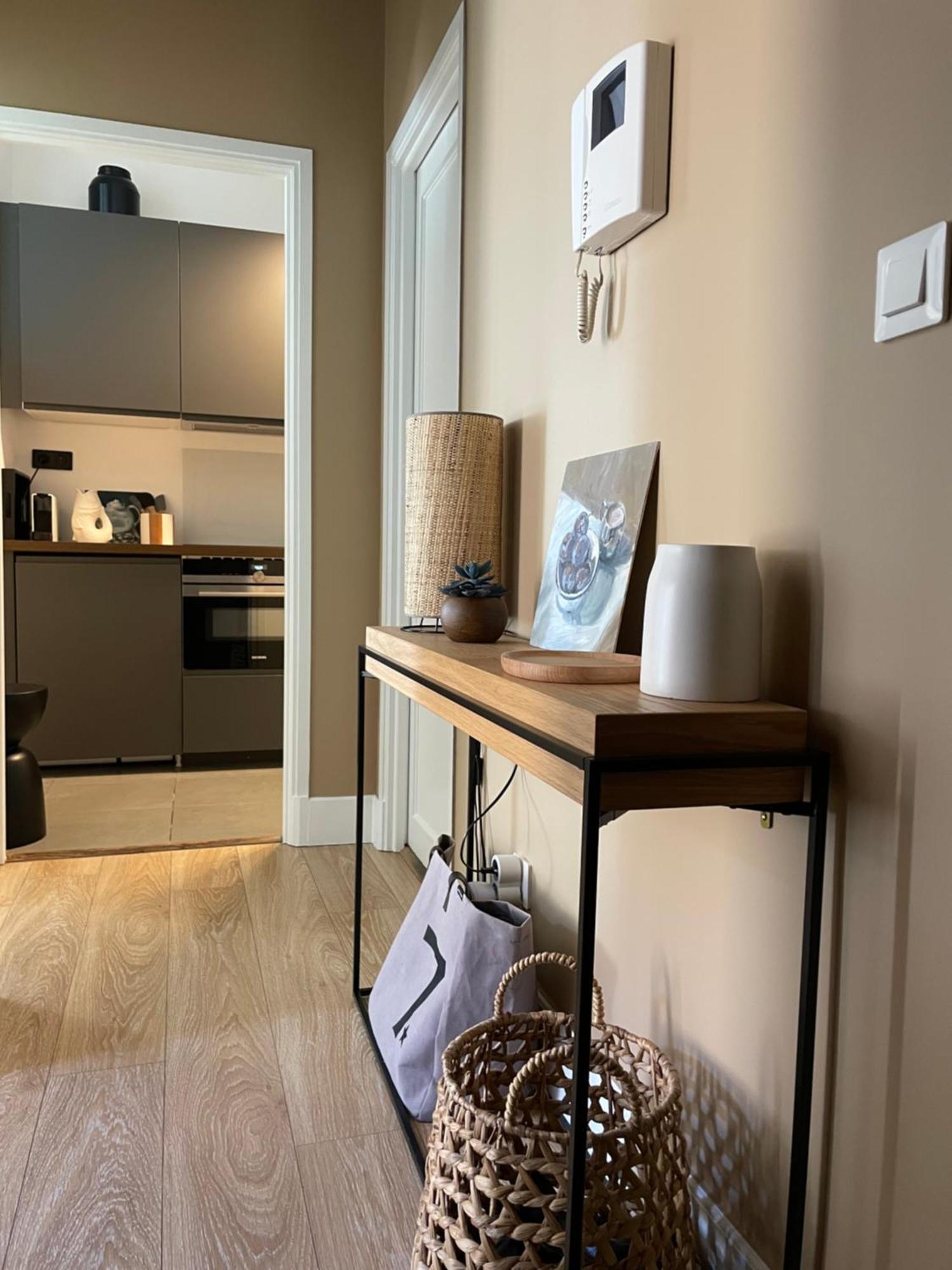 , Renove Dans Immeuble Classe. Nimes